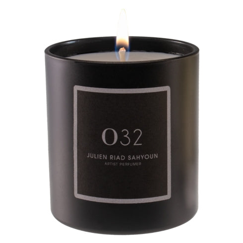 O32 scented candle